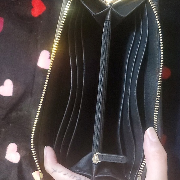 NWOT Michael Kors black wristlet with inside compartments - Picture 4 of 7